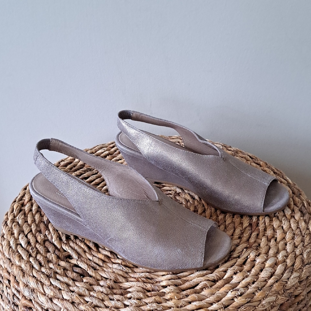 Eileen Fisher Womens Clay Champagne Gold Peep Toe Wedge Slingback Sandals S-8